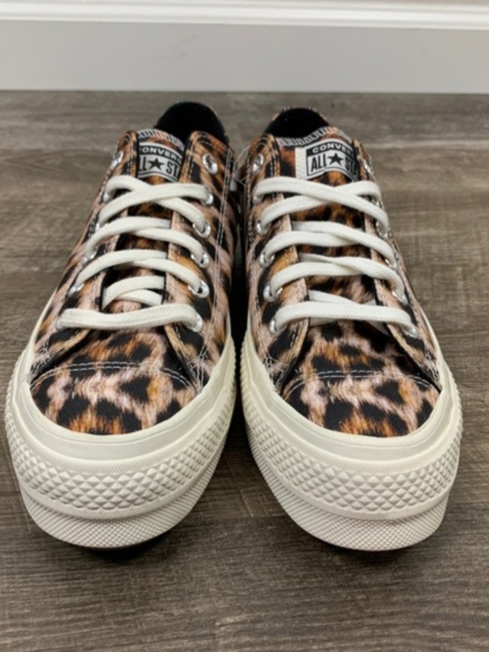 Chuck Taylor Leopard Print Platform Low Tops Lace-Up Sneakers - Women Size 7 - Picture 3 of 12